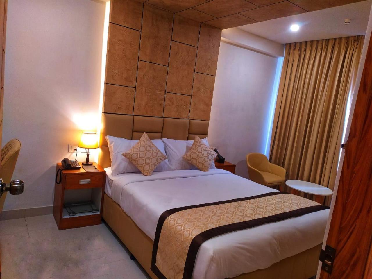 Royal Residency Otel Kannangad Dış mekan fotoğraf